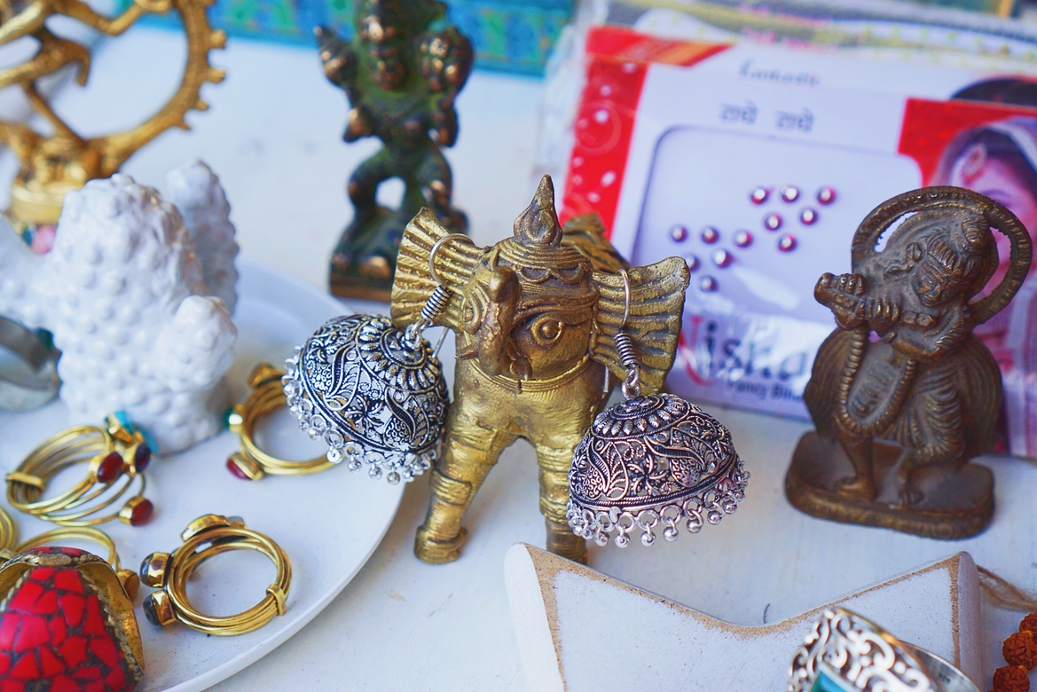 Джумки серебряного цвета