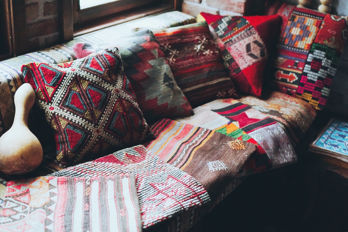 Чехлы на подушки из турецких старинных ковров