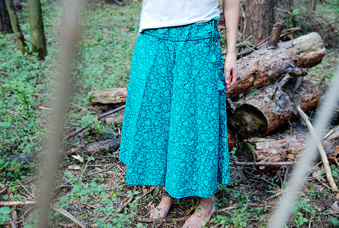 Зелёная юбка с цветочным узором