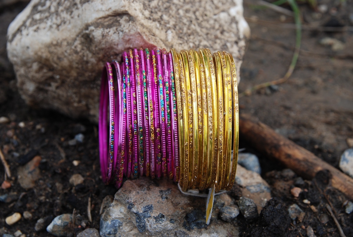 Тонкие металлические браслеты