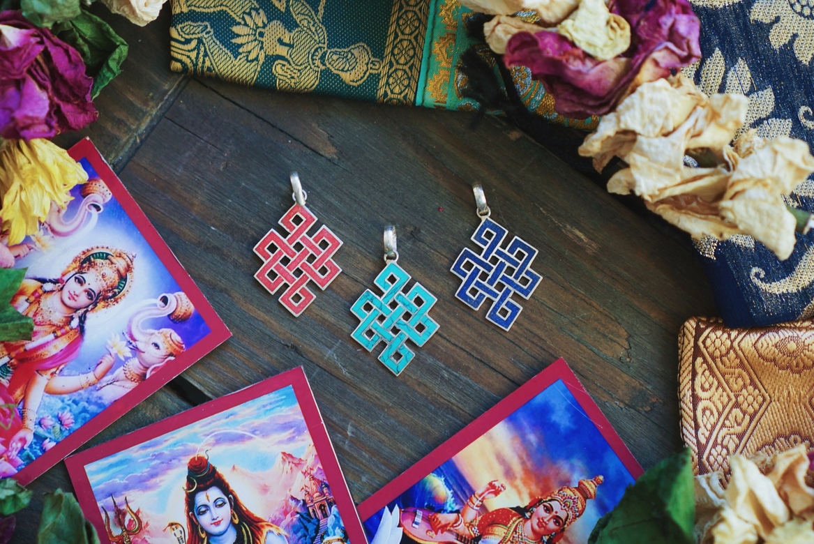 Серебряный кулон "Бесконечный узел"