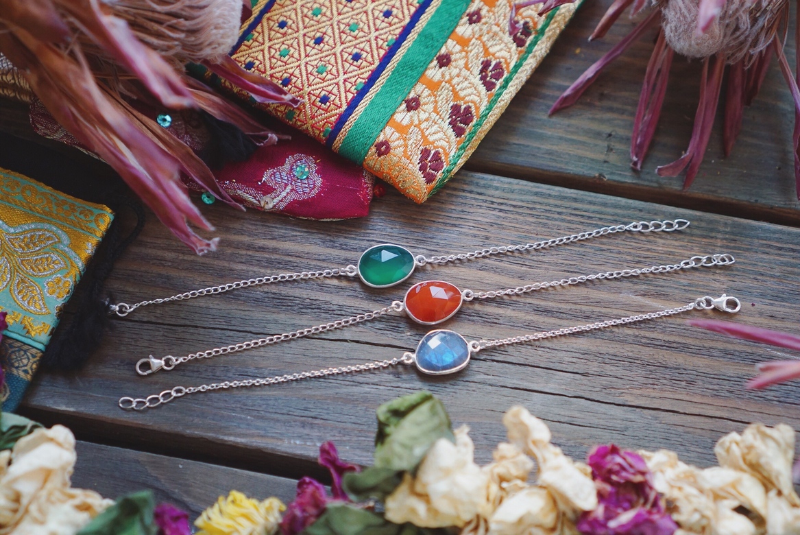 Серебряный браслет с натуральными камнями