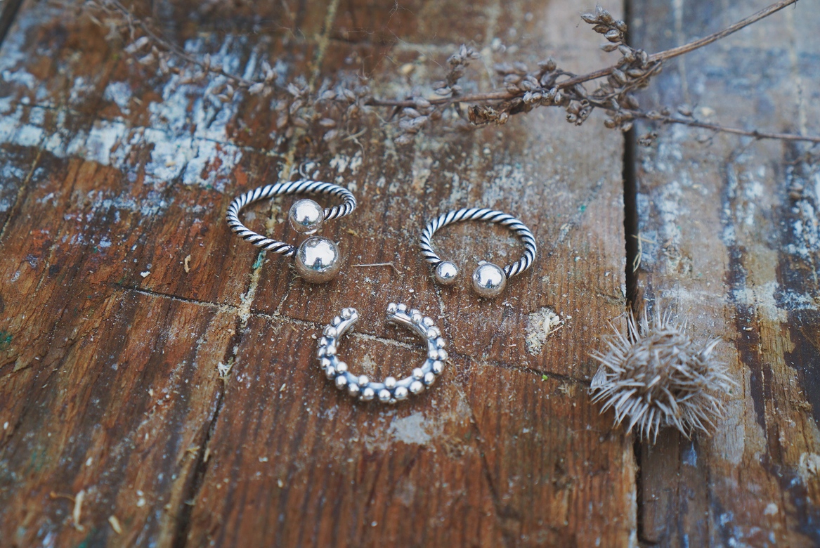 Серебряные кольца с шариками