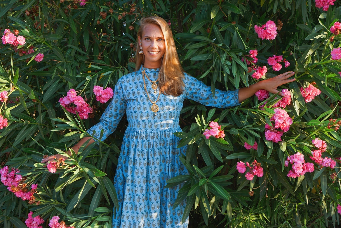 Голубое длинное платье с цветами, S