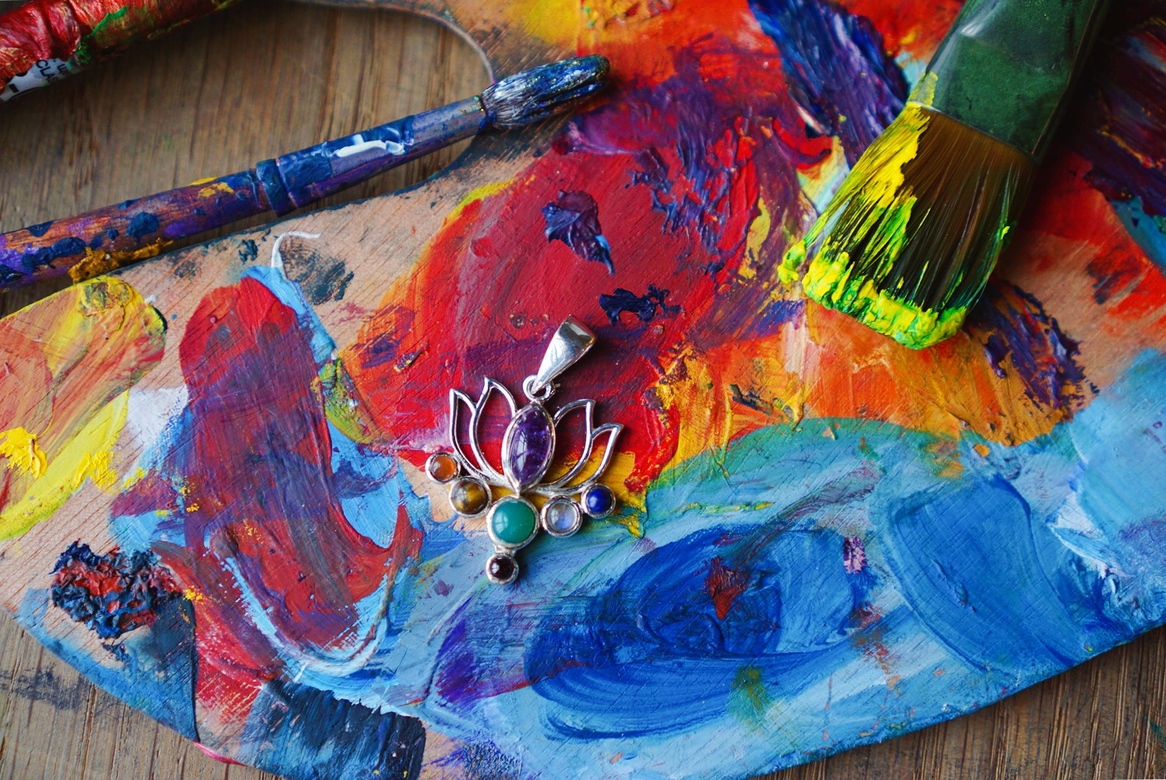 Серебряный кулон лотос с натуральными камнями