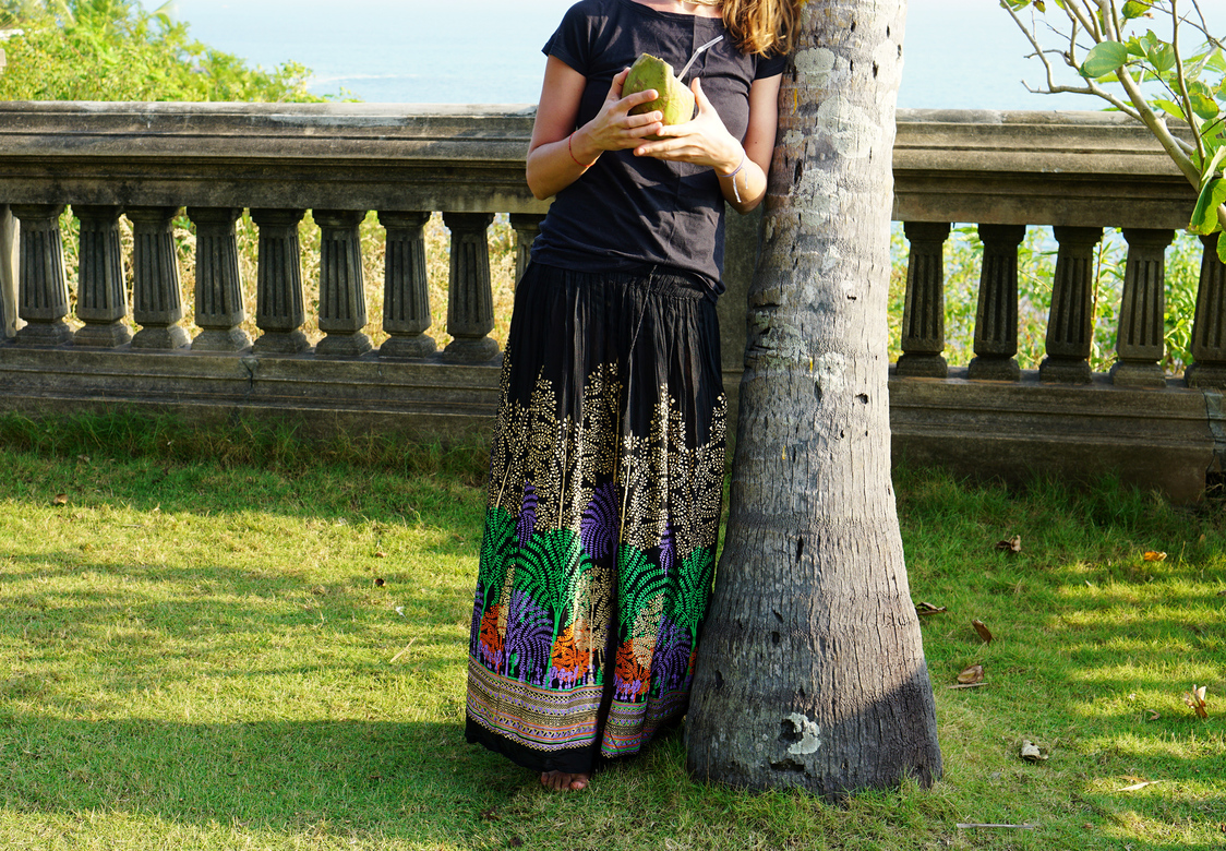 Чёрная с золотым юбка