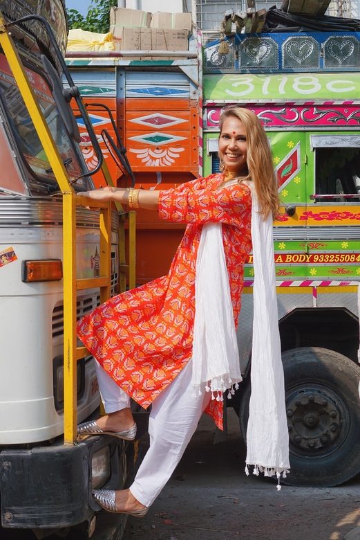 Яркая туника с цветочным рисунком, L