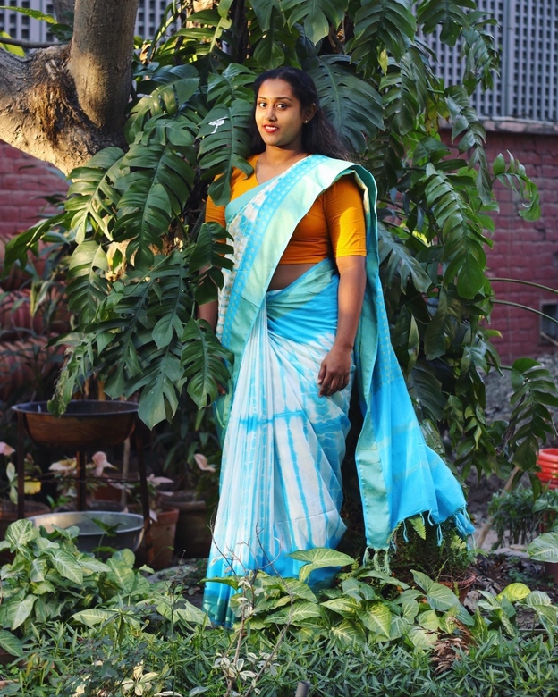 Голубое шёлковое сари