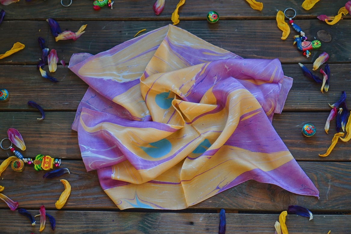 Квадратный шёлковый платок