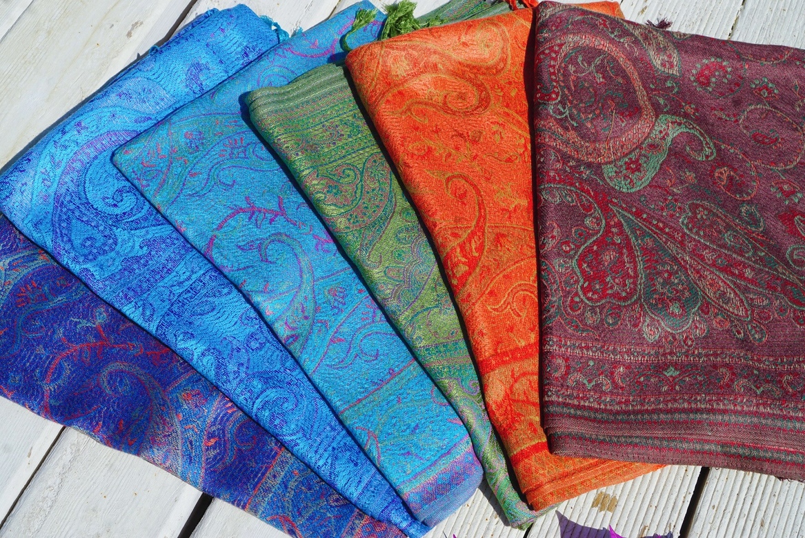 Палантины насыщенных оттенков