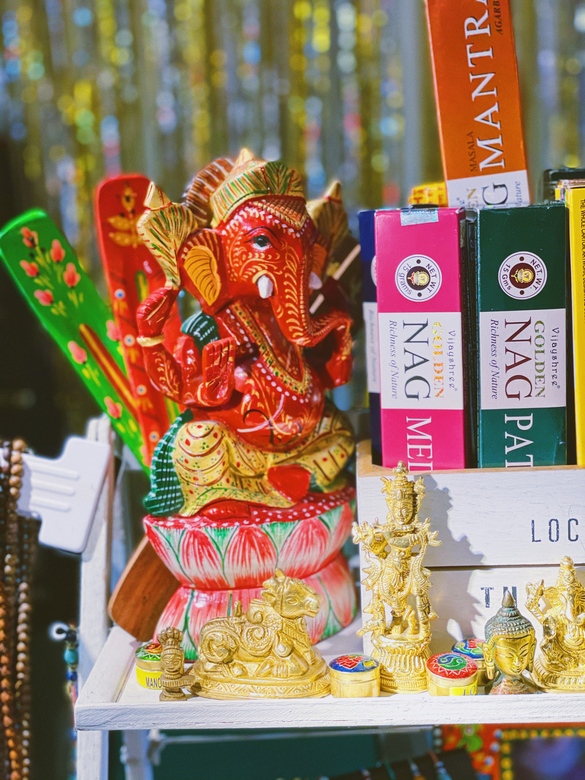 Красный деревянный Ганеша