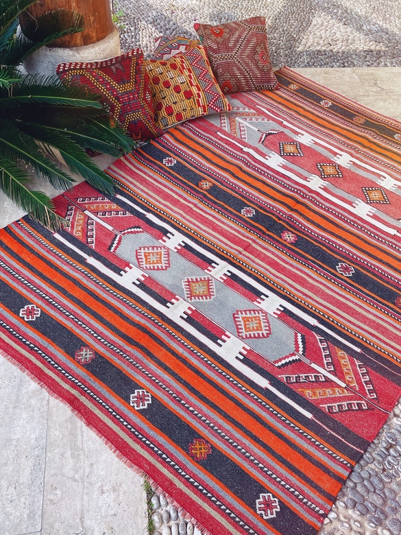 Большой полосатый ковёр килим