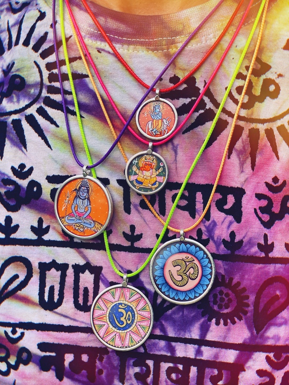 Круглые серебряные кулоны с росписью ручной работы