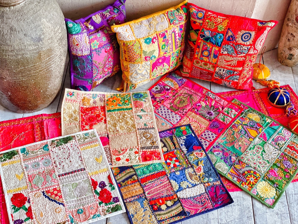 Яркие индийские наволочки