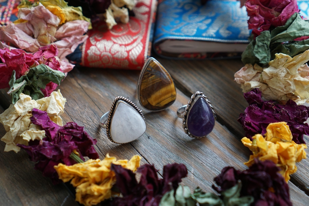 Крупные кольца с натуральными камнями