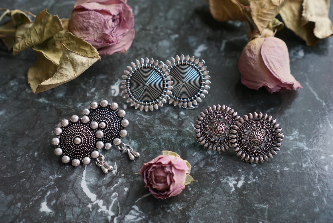 Круглые серьги-гвоздики