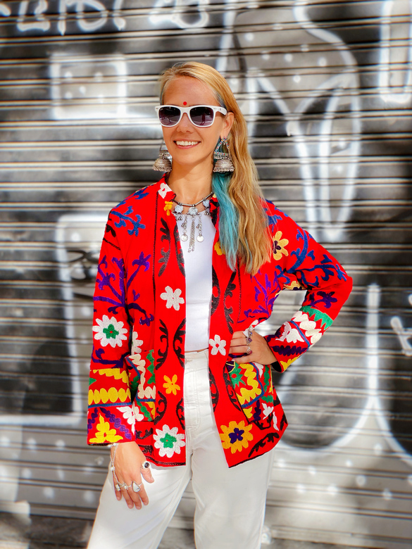 Красный хлопковый жакет с шёлковой вышивкой