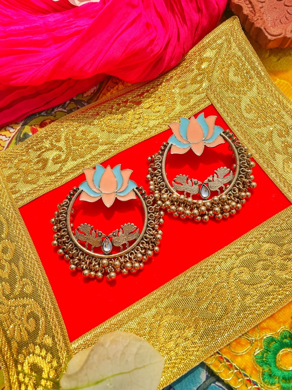 Серьги золотого цвета с лотосами