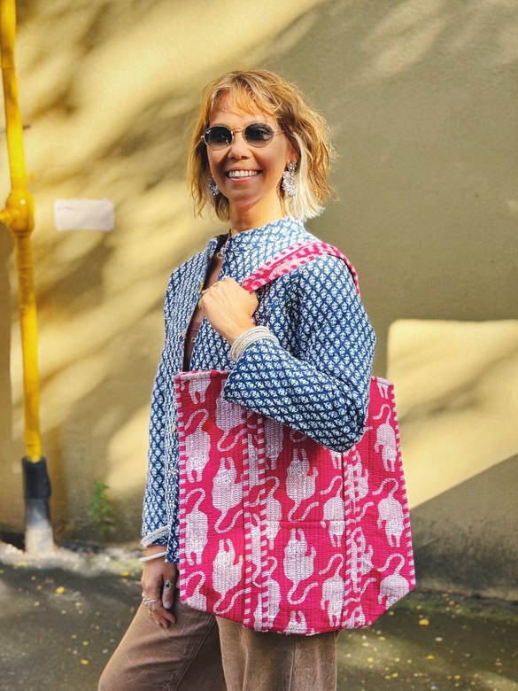 Стёганая сумка цвета фуксии с тиграми