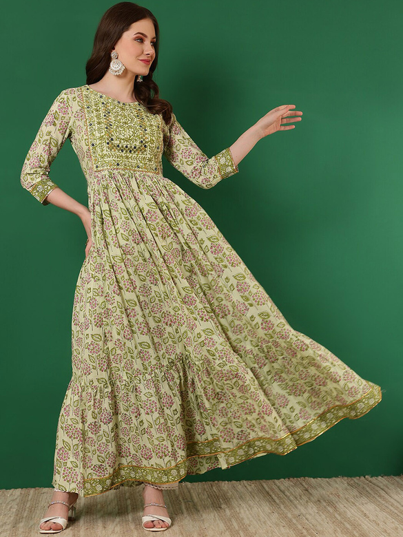 Платье-анаркали с вышивкой на груди, L