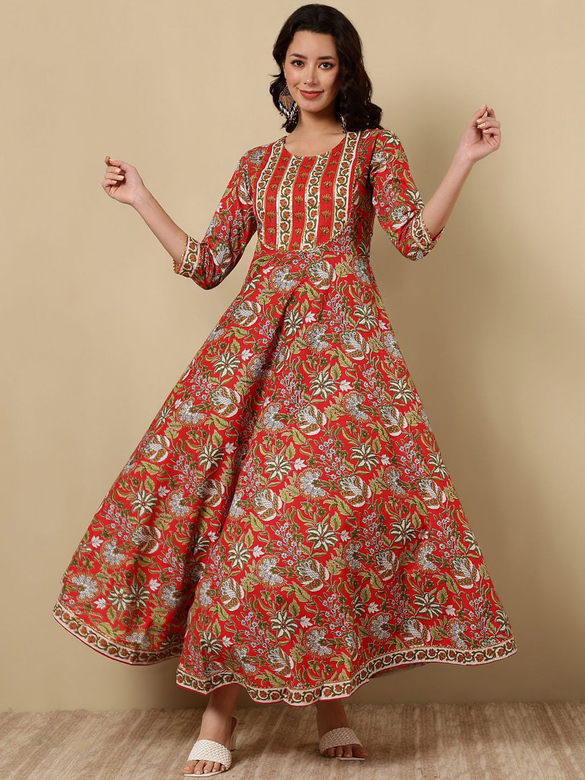 Красное платье с цветочным рисунком, XXL