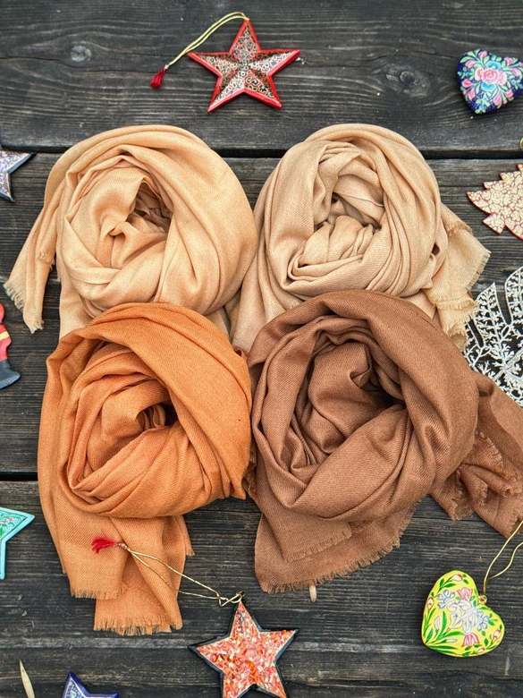 Большие кашемировые палантины коричневых оттенков