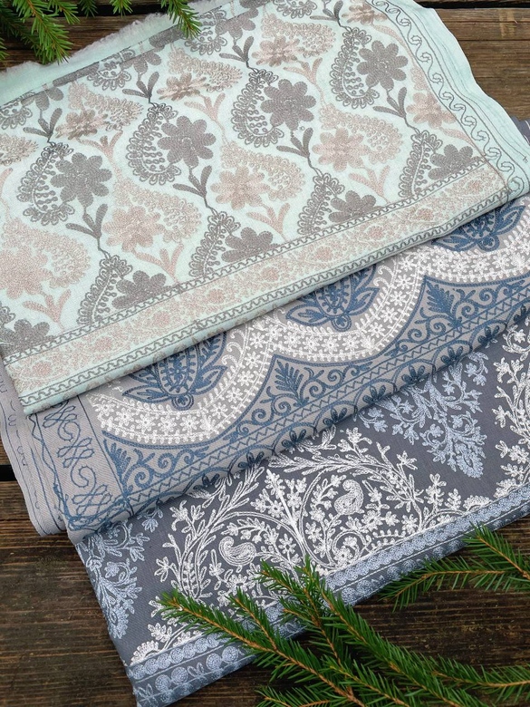 Кашемировые шали с монохромной вышивкой