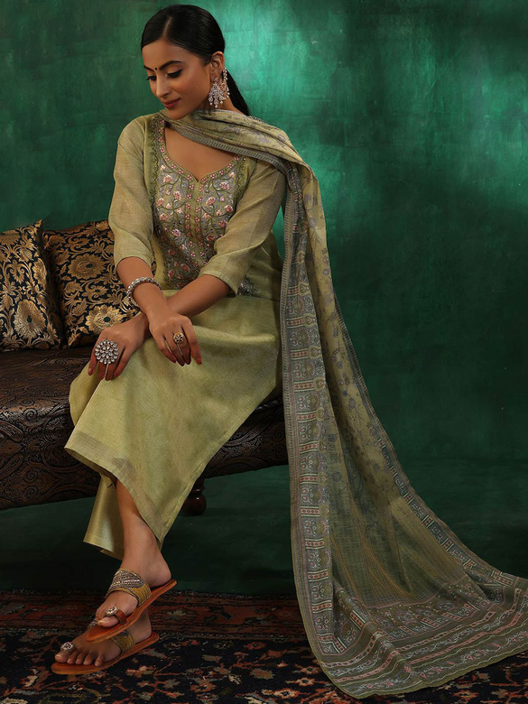 Индийский шёлковый костюм с вышивкой, XL