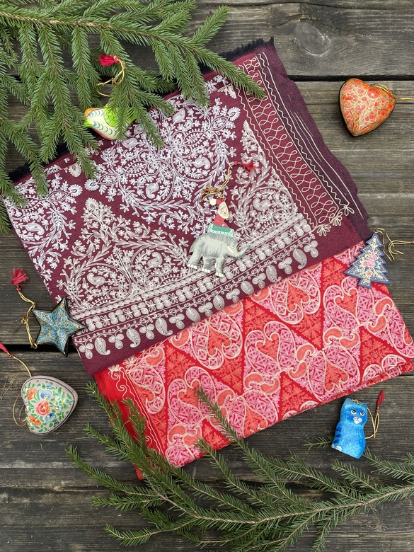 Монохромные палантины с шёлковой вышивкой