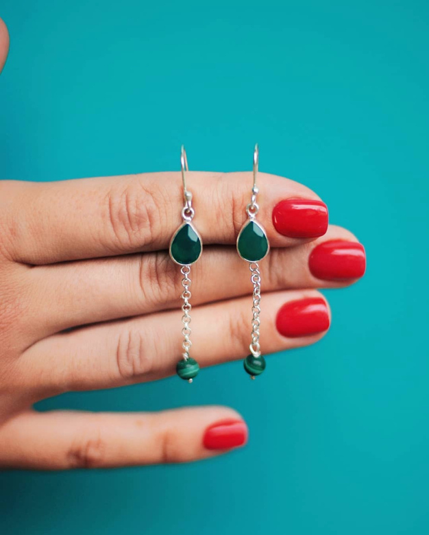 Серебряные серьги с зелёными камнями