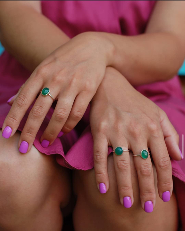 Серебряное кольцо с зелёным ониксом