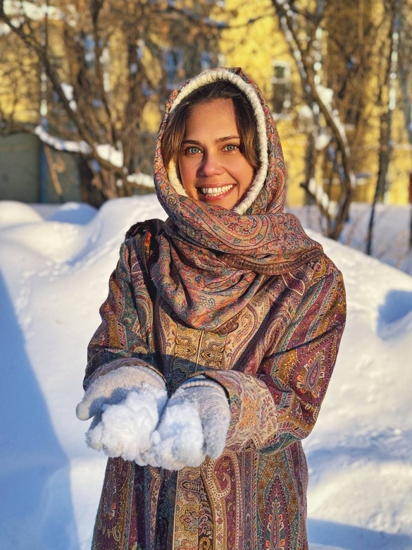 Светлый кашемировый палантин кани