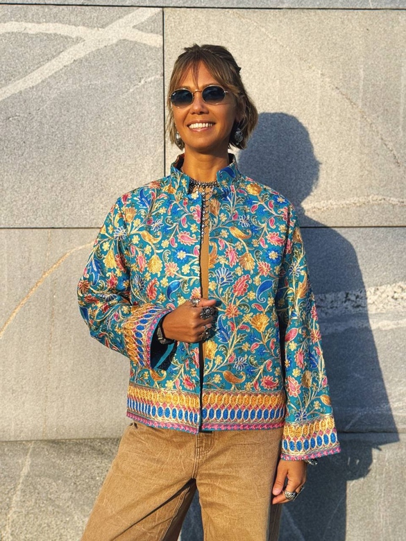 Бирюзовый жакет с вышивкой