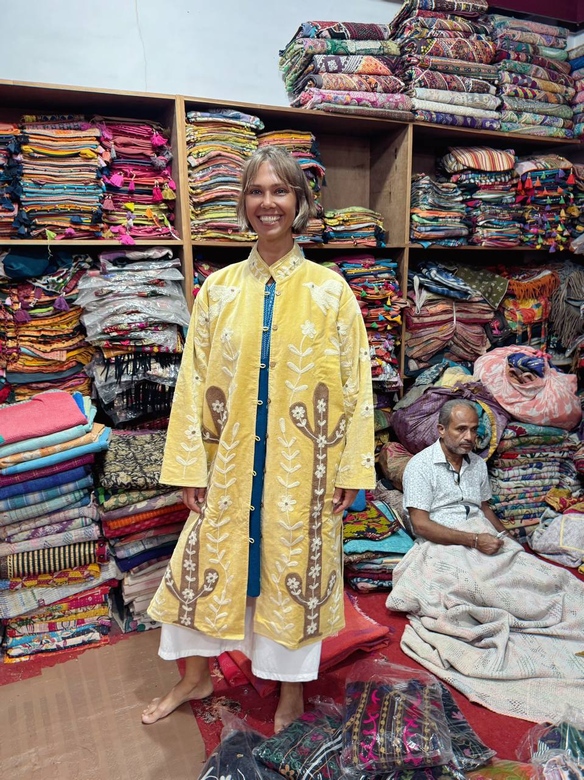 Жёлтый длинный бархатный жакет с кактусами