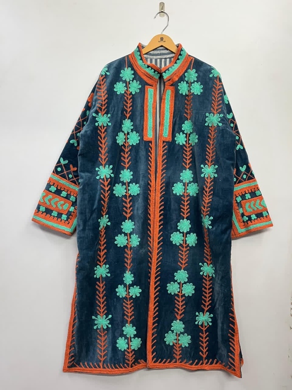 Синий длинный бархатный жакет с вышивкой