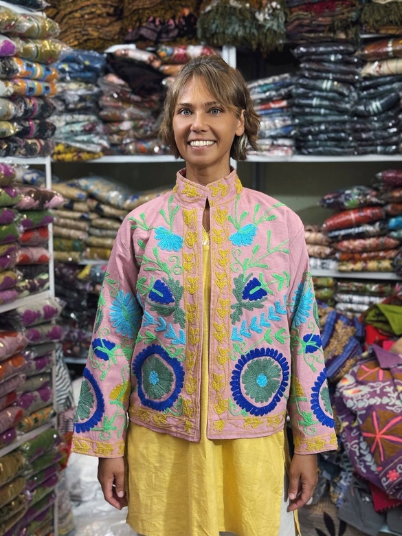 Розовый хлопковый жакет с вышивкой