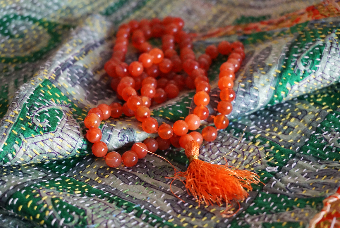 Чётки из сердолика