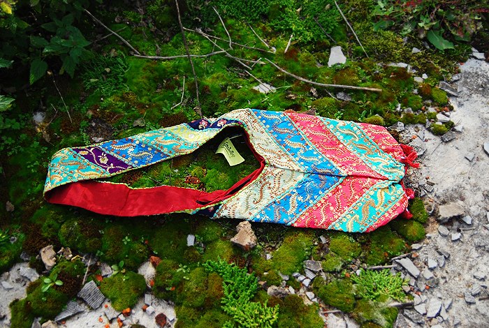 Блестящая сумка из кусочков ткани