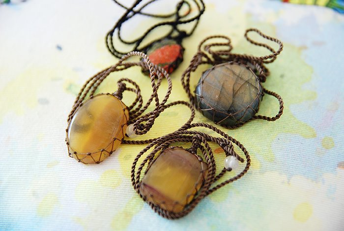 Кулоны из натуральных камней