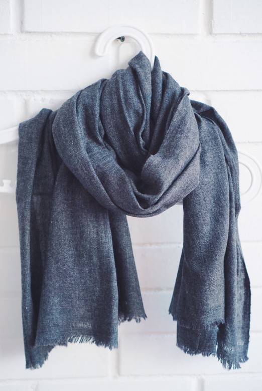 Тёмно-серый кашемировый шарф