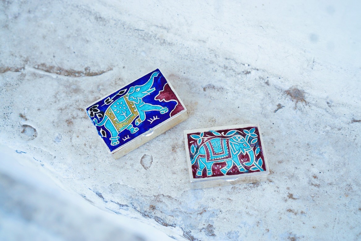 Серебряные коробочки с росписью эмалью