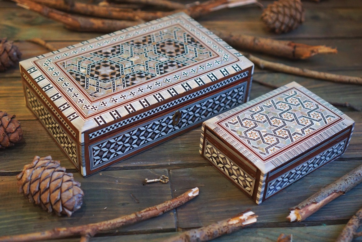 Деревянные шкатулки с перламутром