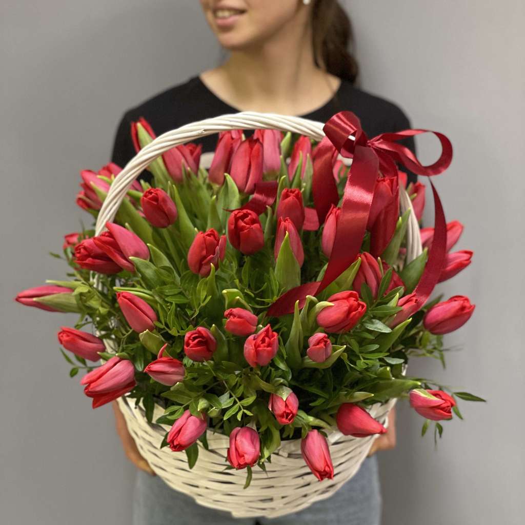 Корзина "61 тюльпан"
