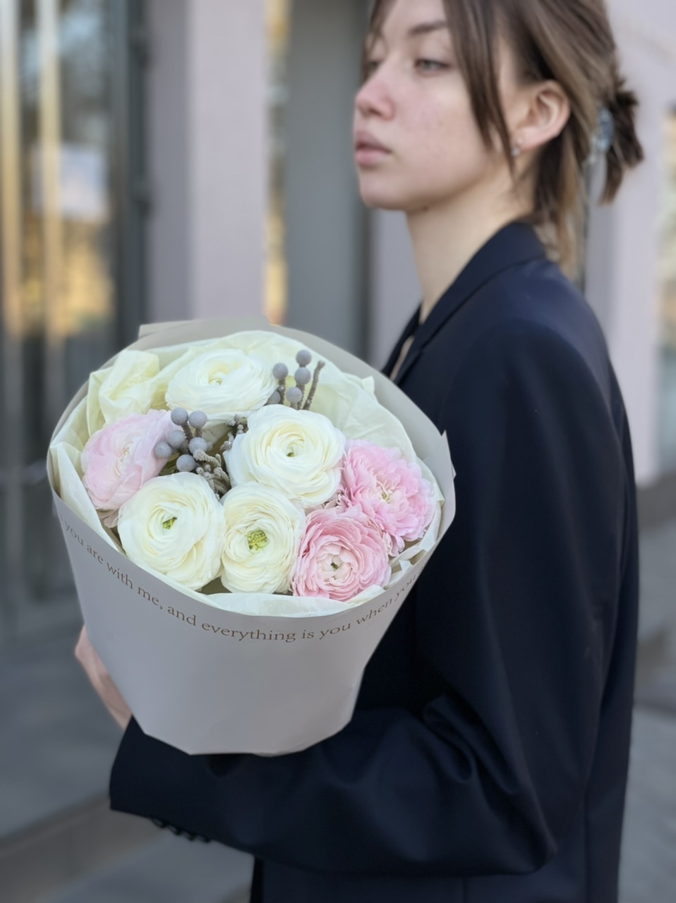 Букет "Ранункулюс с брунией"