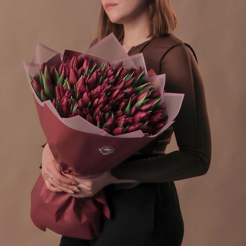 Букет фиолетовых тюльпанов