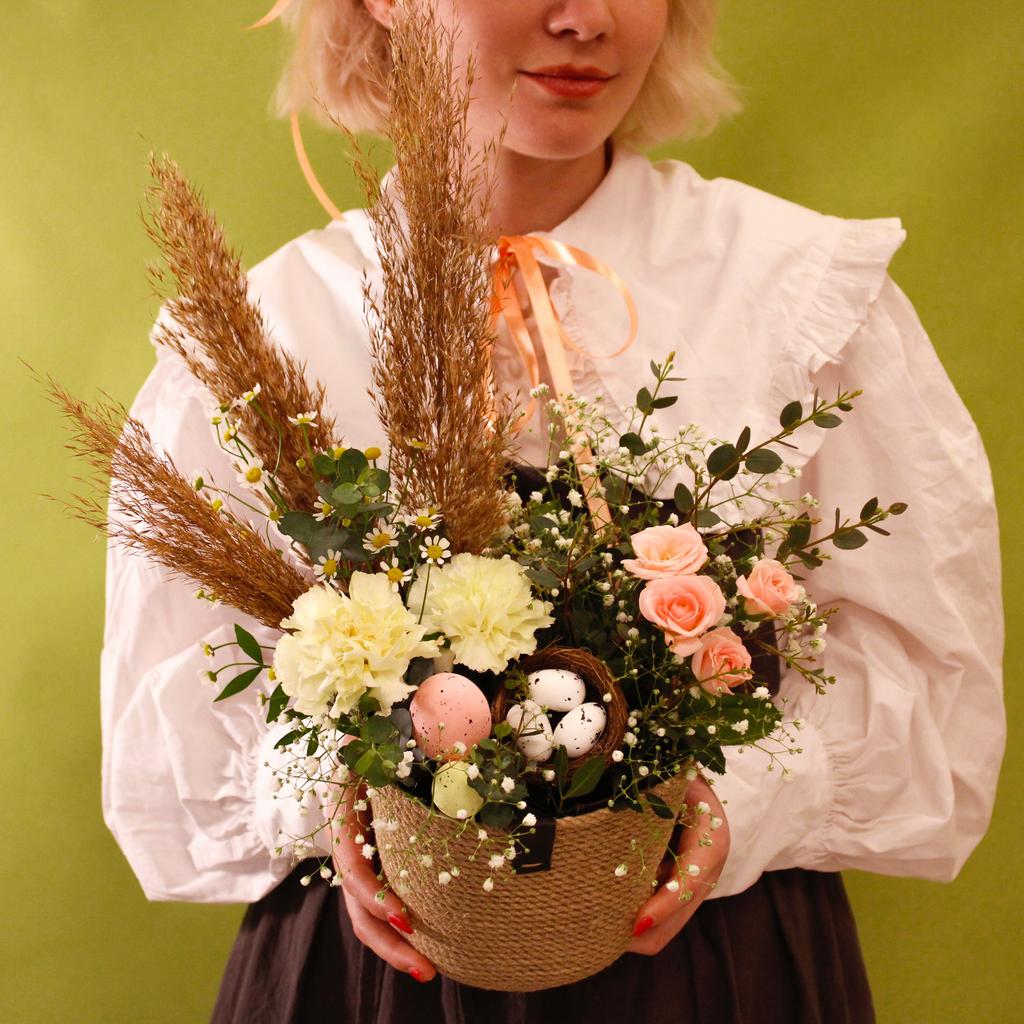 Композиция «Цветочный кулич»