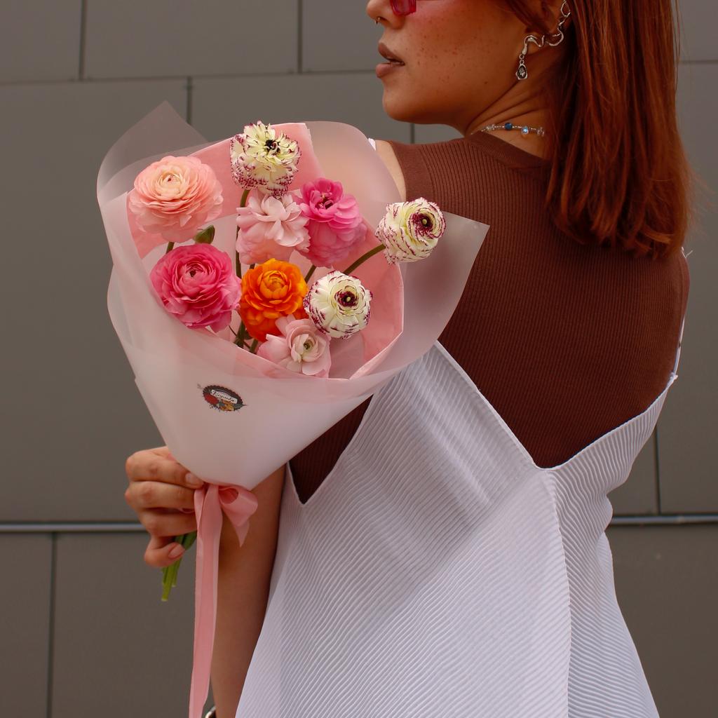 Букет «Летний коктейль из ранункулюсов»