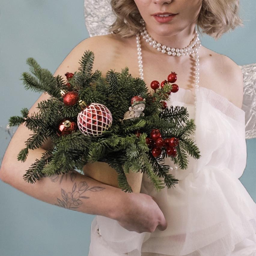 Композиция «Гранатовый браслет»