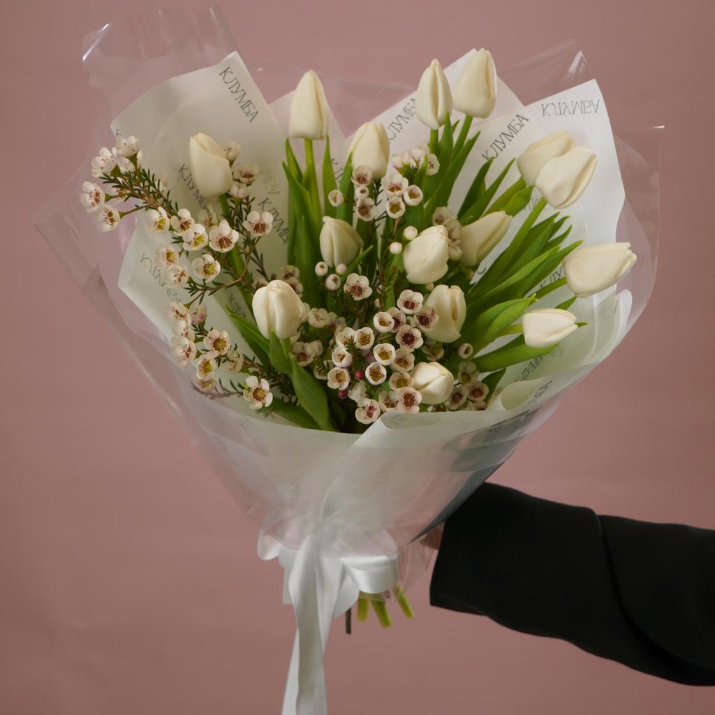 Букет «Тюльпаны и хамелациум»