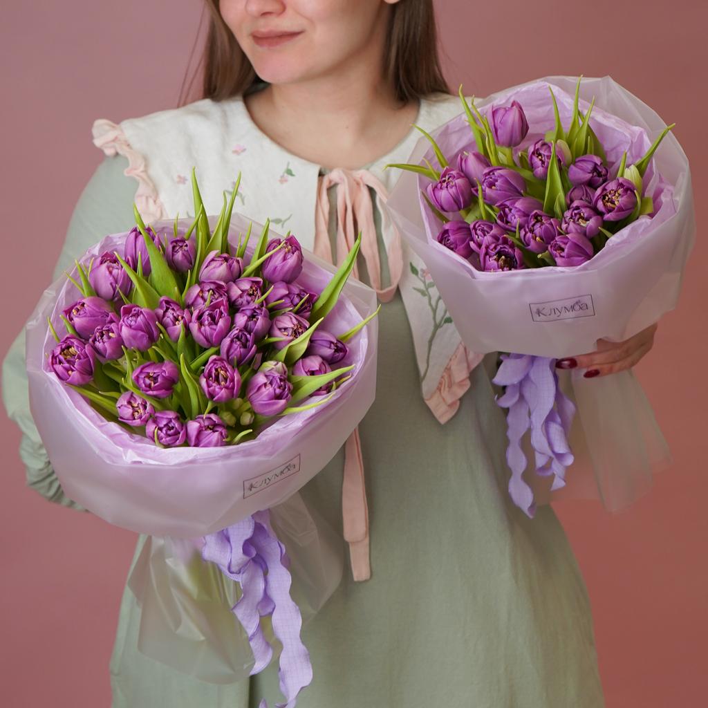 Букет фиолетовых пионовидных тюльпанов